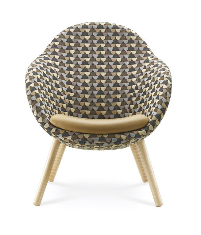 design: Edi & Paolo Ciani PL Vieni to przestronny i komfortowy fotel, zapewniający nieprzeciętną wygodę.