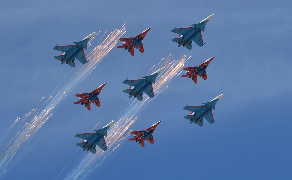 Jak widać Rosjanie zrezygnowali z premierowego pokazu w Deﬁladzie Zwycięstwa samolotów szkolnobojowych Jak-130 (co planowano w 2017 r.