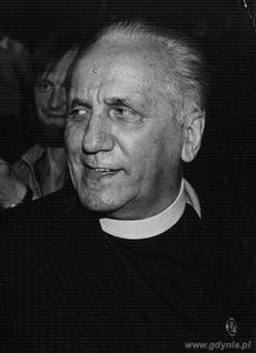 100 - lecie urodzin księdza prałata Henryka Jastaka Prezydent Gdyni Wojciech Szczurek Parafia Najświętszego Serca Pana Jezusa oraz Fundacja Pomorska Inicjatywa Historyczna zapraszają na uroczystości