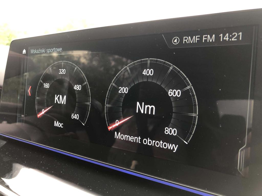 benzyny we krwi. BMW M5 to technologiczne i motoryzacyjne arydzieło, które ma w sobie wszystko to co teraz jest najlepsze, najnowsze i najszybsze.