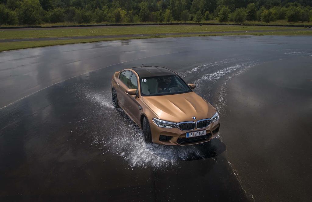 Nam w konfiguratorze BMW udało się osiągnąć astronomiczną kwotę 837 666 zł! Jeśli kogoś szokują te kwoty to na pewno nie jest potencjalnym nabywcą BMW M5.
