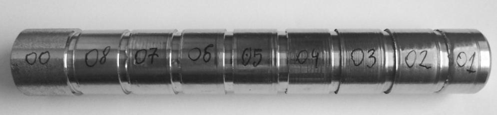 Tomasz Dyl, Dariusz Rydz, Grzegorz Stradomski Rys. 2. Widok wałka ze staliwa dupleks GX2CrNiMoCuN25-6-3-3; czopy nr 01 08 po nagniataniu (tab. 1), czop nr 00 po toczeniu Fig. 2. The view of the shaft with cast steel duplex series GX2CrNiMoCuN25-6-3-3; shaft neck No.