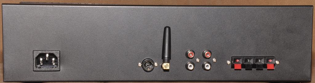 Aktywne wejście amplitunera obrazowane jest po pierwsze, poprzez wyświetlenie stosownego symbolu na wyświetlaczu LCD, a po drugie, poprzez jaśniejsze podświetlenie stosownego przycisku, podczas gdy