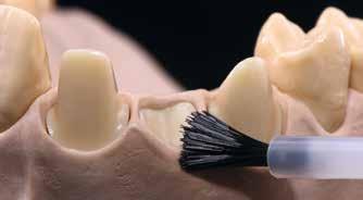 Pierwsze wypalanie dentyny i brzegu siecznego Przed rozpoczęciem nakładania warstwy dentyny i brzegu siecznego model należy zaimpregnować lakierem i