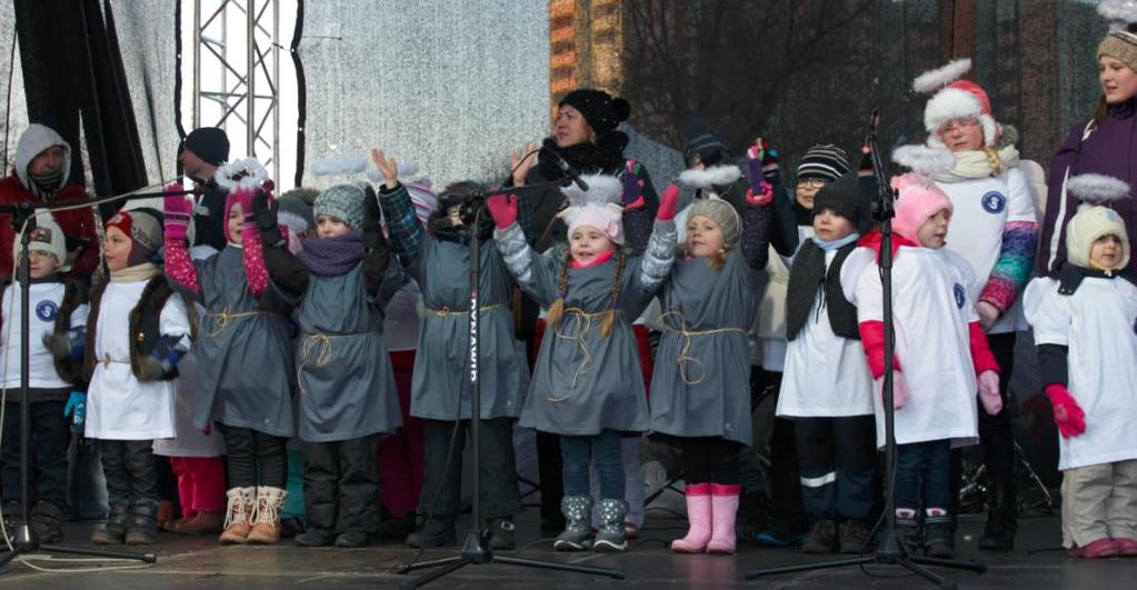 Wróćmy jednak jeszcze na chwilę do 6 stycznia. Trzy lata z rzędu mogliśmy słuchać i śpiewać wspólnie kolędy z różnymi artystami.