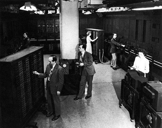Rok później, wraz z inżynierem Presperem Eckertem przygotował projekt ENIAC.