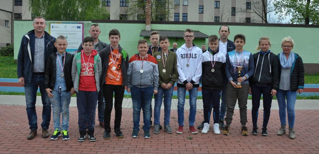 Poczesna i Polonia-Unia Widzów. Zespoły grały systemem każdy z każdym, dzięki czemu można było od razu wytypować zwycięzcę.