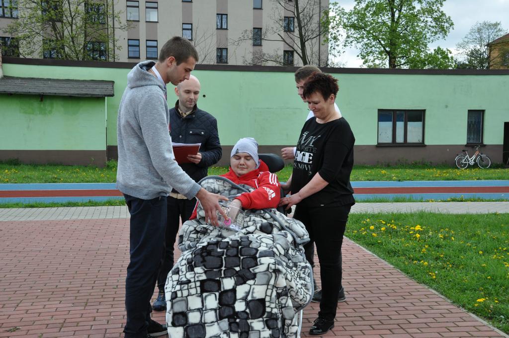 Fot.: Jolanta Lisowska, UG Poraj Krzysiek sam przeprowadził losowanie nagród Jednak najbardziej emocjonującym punktem imprezy była licytacja rozmaitych fantów, którą profesjonalnie przeprowadziła