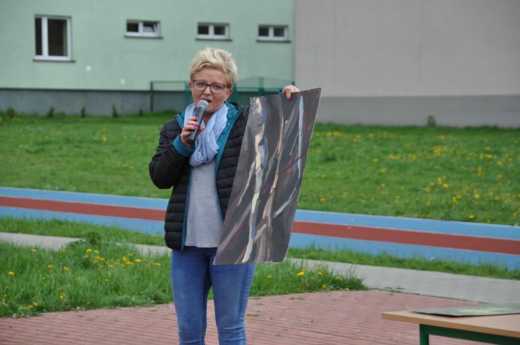 Fot.: Jolanta Lisowska, UG Poraj Katarzyna Kaźmierczak rewelacyjnie poprowadziła aukcję fantów O dobrą kuchnię zadbał Hotel Kinga z Żarek Letniska, który przygotował stoisko z grillem i napojami.