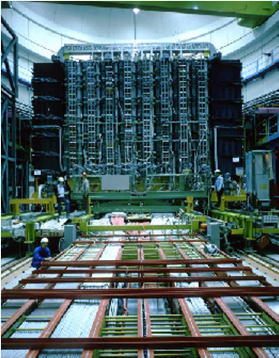 Odkrycie bozonów W i Z CERN, SPS akcelerator, 1983 r.; zderzenia proton-antyproton; detektory UA1 i UA2.).