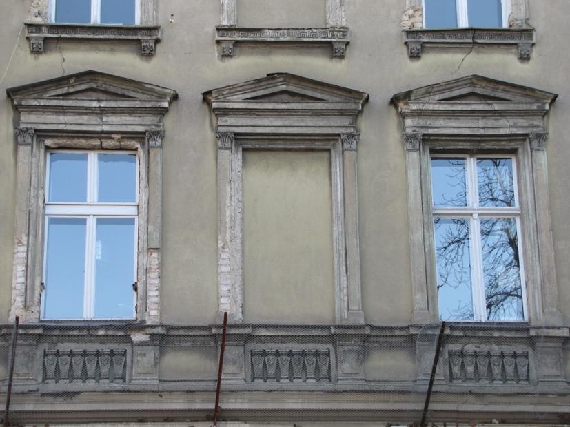 Fot. 11 Zbliżenie na drugą kondygnację elewacji od strony ul.