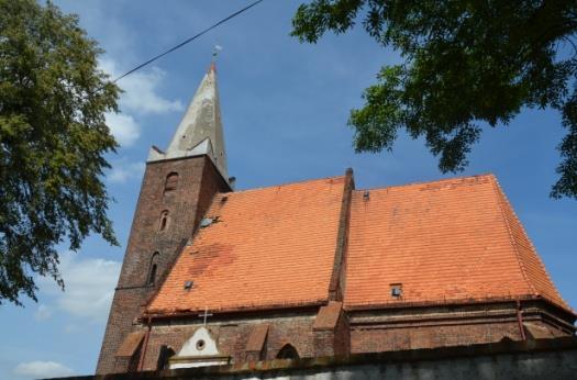 znajduje się neoklasycystyczne, ceglane mauzoleum rodziny von Schaffgotsch z 2 poł. XIX w. Fot. 28. Kopice. Kaplica grobowa rodziny Schaffgotschów. Lipowa Kościół pw. św. Marcina (nr rej. 139/54 z 13.