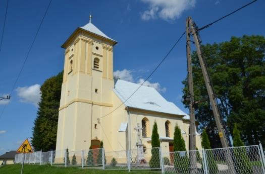 A-139/68) Położone po prawej stronie drogi ze Strzegowa do Jędrzejowa, na wzniesieniu, w pobliżu jeziora i strumienia. Jest to grodzisko wyżynne, owalne, z nierównym majdanem otoczonym rowem i wałem.