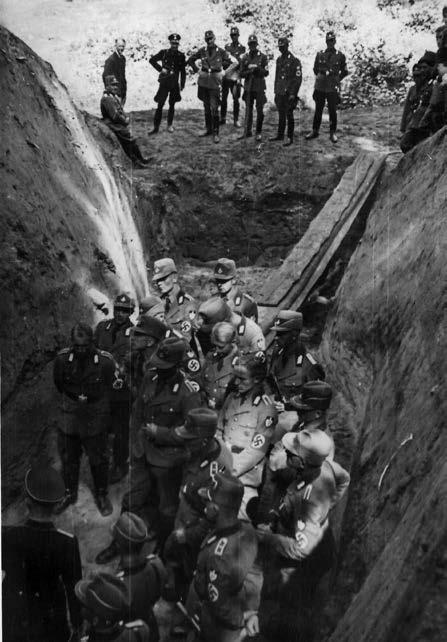 Badania i badacze grodziska w Starym Dzierzgoniu do 1937 roku Ryc. 31. Przekop wału głównego wg stanu z 19.06.1937 r. (prywatne zbiory Edith Neukirch z domu Schleif) Fig. 31. Crossing through the main rapart as it looked on 19.