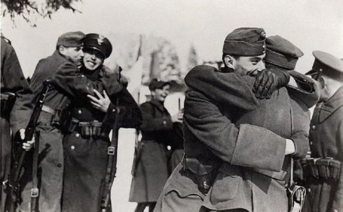 Powitanie żołnierzy polskich i węgierskich po przywróceniu wspólnej granicy, marzec 1939 r.