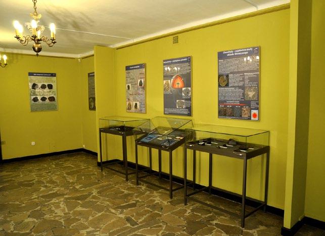 Wokół meteorytu Pułtusk wystawa meteorytów w Pułtusku Jadwiga Biała, Tomasz Jakubowski, Marek Woźniak W 140 rocznicę spadku meteorytu Pułtusk miejscowe Muzeum Regionalne przypomniało mieszkańcom