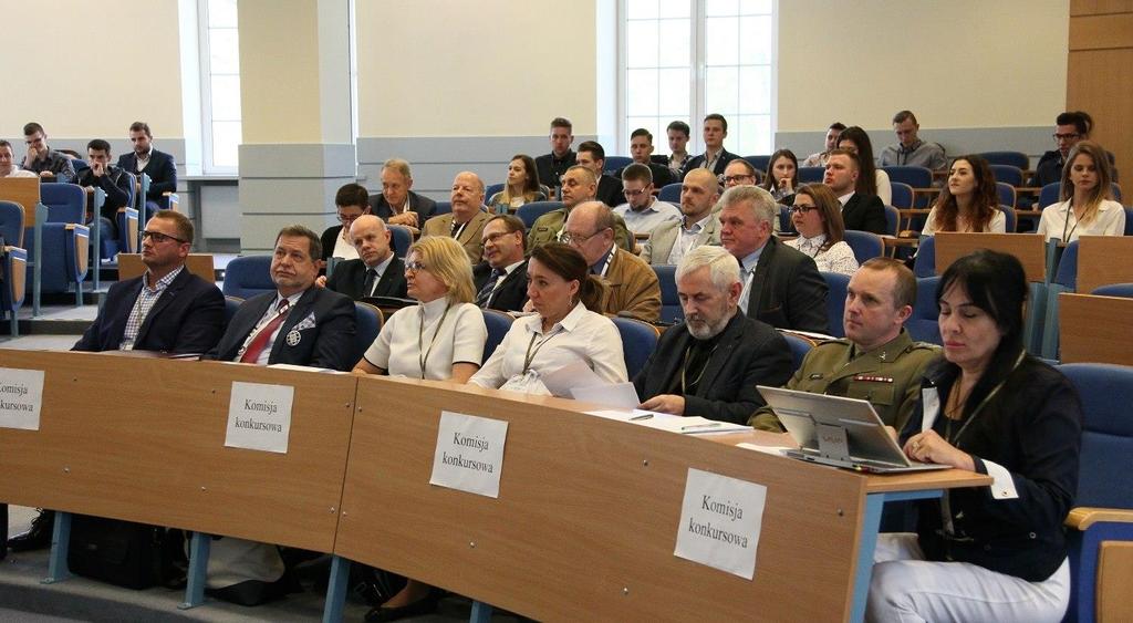 Następnie rozpoczął się konkurs na najlepszy studencki referat. W komisji konkursowej zasiedli: płk dr hab. inż.