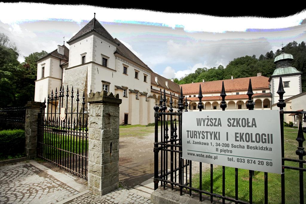 O WSTiE Wyższa Szkoła Turystyki i Ekologii to niekwestionowany, wieloletni lider rankingów najlepszych uczelni turystycznych w Polsce, od lat dostosowujący swoją ofertę do wymogów nowoczesnego