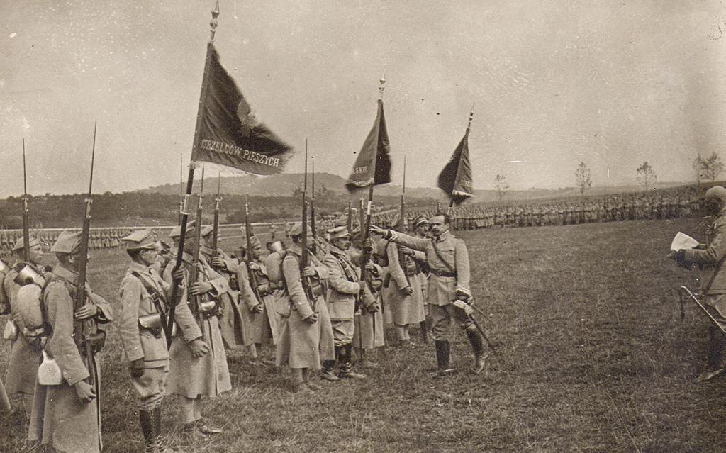 z chwilą wybuchu wojny 1 sierpnia 1914 r. we Francji został utworzony Komitet Wolontariuszy Polskich, który organizował ochotników do służby wojskowej.