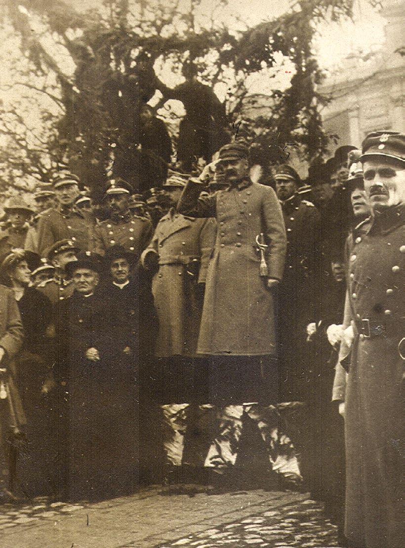 rozwiązanie wymuszone politycznie, gdyż naczelny wódz Sprzymierzonych marsz. Ferdynand Foch udzielił gwarancji, iż nie zostanie ona użyta do działań przeciwko Niemcom.