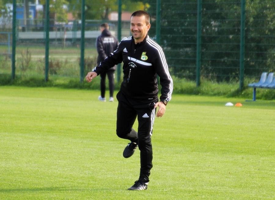 Rafał Ulatowski Trener Piłki Nożnej/UEFA PRO 43 lata 1996/1999 - ŁKS Łódź 2000/2004 Islandia 2004/2006 Lech Poznań 2006/2008 Zagłębie