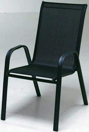 Krzesło z siedziskiem z odlewanego plastiku z filtrem UV i odkręcanymi nogami z drewna twardego pokrytymi matowym lakierem.