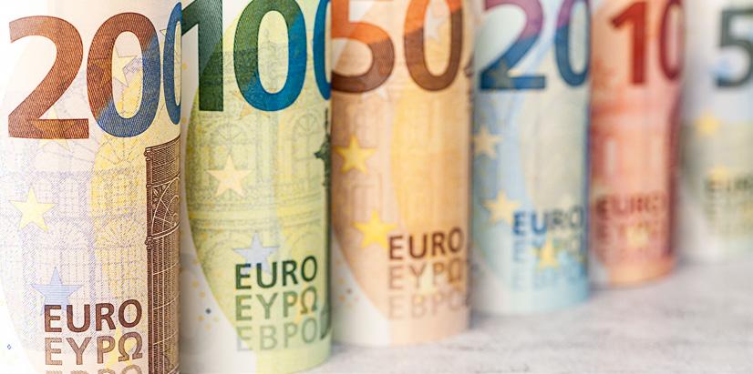 Ich wartość rośnie obecnie o około 4% rocznie i wynosi prawie 1,2 bln EUR. Więcej danych o banknotach w obiegu znajduje się na naszej stronie internetowej. www.ecb.europa.