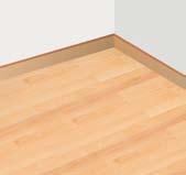 Ułóż tekturę falistą lub piankę na powierzchni warstwy wypełniającej, a następnie ułóż podłogę drewnianą lub panele podłogowe zgodnie z instrukcją montażu producenta.