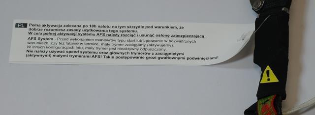 Praktyczna możliwość używania systemu AFS jest związana z koniecznością fizycznego usunięcia neoprenowego zabezpieczenia polegającego na jego zniszczeniu. Fot. 1 (źródło Dudek Paragliders) Fot.