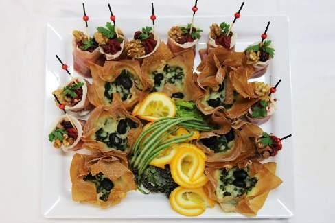 pomidorowym ratatouille z czarną oliwką. cena: 50 zł/patera (łącznie 10 szt.