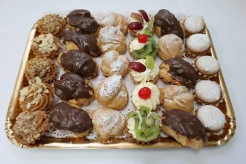 100 g) Słodkie makaroniki Mix bezowych makaroników o smaku m.in.