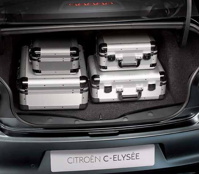 Tylna kanapa CITROËNA C-ELYSÉE składa się w intuicyjny i prosty