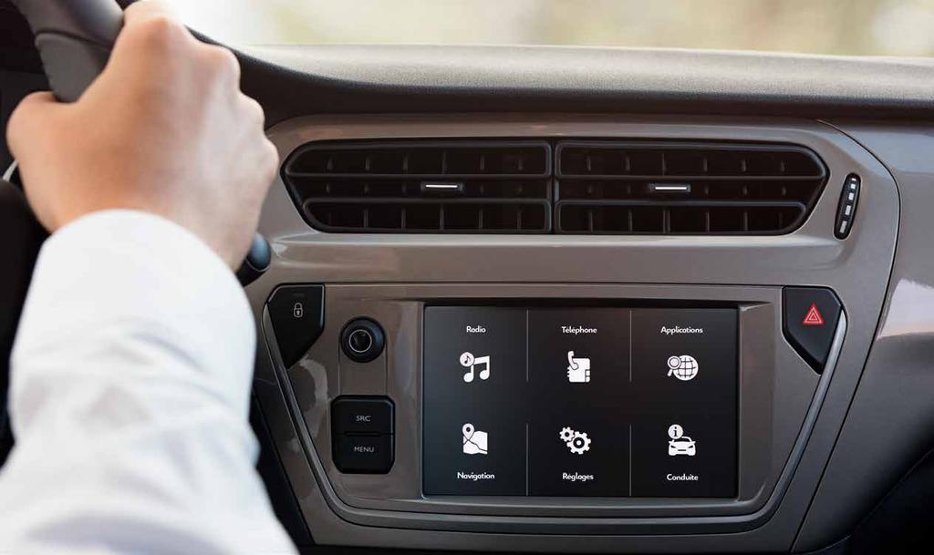 INTUICYJNE TECHNOLOGIE MOBILNE CITROËN C-ELYSÉE może zostać wyposażony w dotykowy ekran 7, innowacyjne urządzenie umożliwiające obsługę telefonu, dostęp do nawigacji i multimediów.