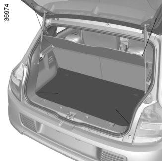 KLAPA DOSTĘPU DO SILNIKA A Aby uzyskać dostęp do silnika: otworzyć klapę; podnieść wykładzinę bagażnika A; odblokować klapę dostępu do silnika.