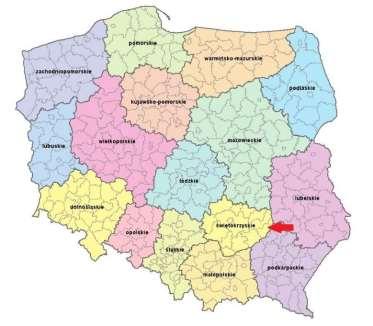 Znajduje się we wschodniej części Wyżyny kielecko-sandomierskiej w dolinie rzeki Opatówki, w pobliżu miasta Sandomierz i w odległości ok.