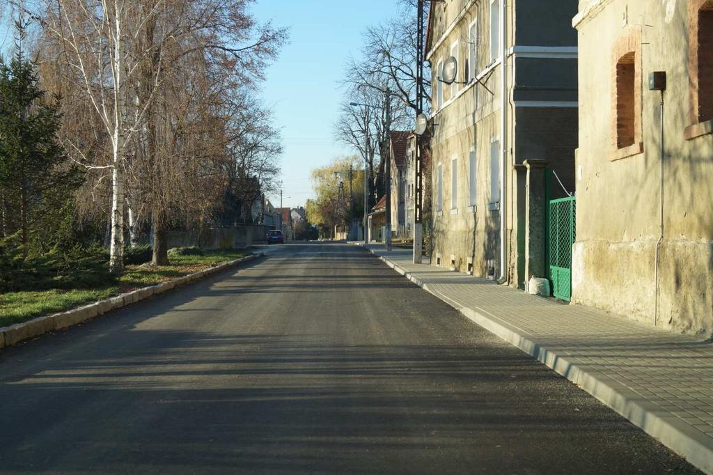 Przebudowa drogi wraz z budową chodnika w