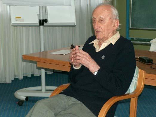 FOTON 97, Lato 2007 39 W którym roku odbyła się promocja doktorska pana Profesora? W 1946 roku zakończyłem pracę doktorską pt. Relatywistyczne równania ruchu cząstki dipolowej i kwadrupolowej.