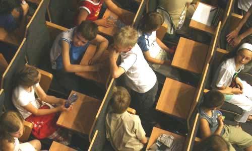 62 FOTON 97, Lato 2007 przybyło do Obserwatorium na Majówkę Astronomiczną. Przedszkolaki i starsze dzieci wraz z rodzicami brały udział w specjalnie dla nich przygotowanych wykładach i warsztatach.