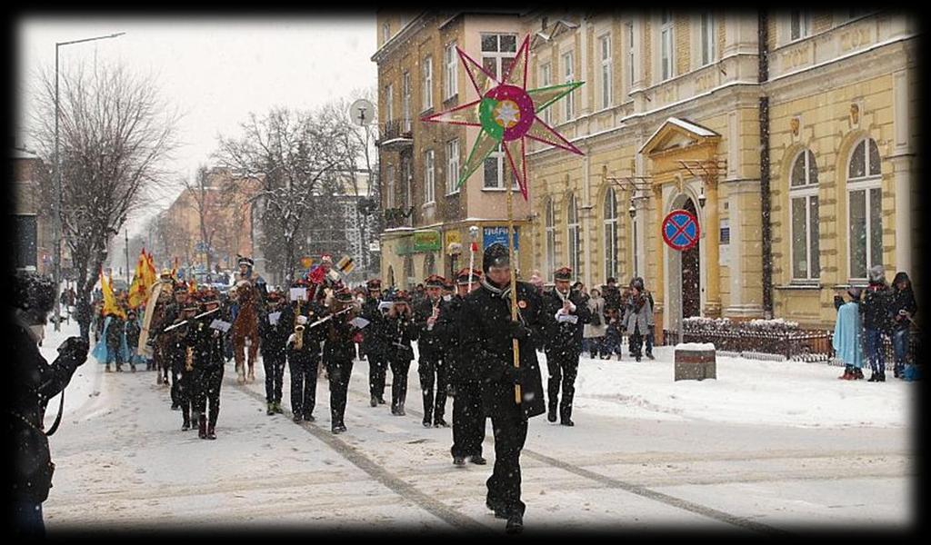 Uroczystości towarzyszyły występy Miejsko-Kolejowej Orkiestry Dętej oraz Kapeli "Trzcinicoki".