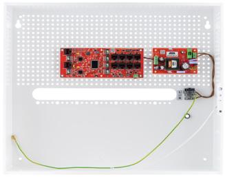 Szybki montaż dzięki możliwości przełożenia zarobionego złącza RJ45 przez dławnice kablowe Profesjonalny switch PoE do 8 kamer IP z