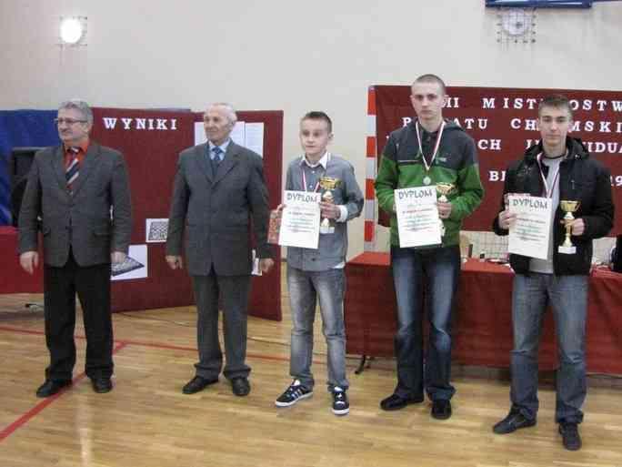 Indywidualne Mistrzostwa Powiatu Chełmskiego w Szachach W dniu 20 marca 2011 r. w Białopolu odbyły się Indywidualne Mistrzostwa Powiatu Chełmskiego w Szachach.