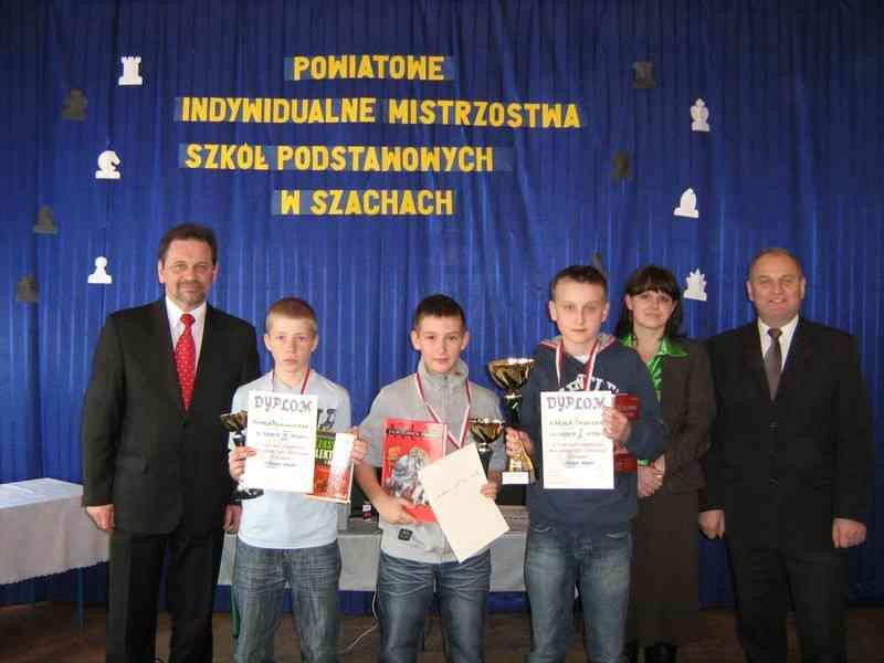 Zawodnicy z Leśniowic Mistrzami Powiatu w Szachach W dniu 24 marca 2011 r.