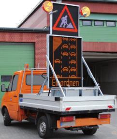 Dzięki temu na samochód ciężarowy można załadować jednocześnie dwie tablice VWT-LED oraz przyczepę z tablicą zamykającą i kompleksowo zabezpieczyć miejsce prac
