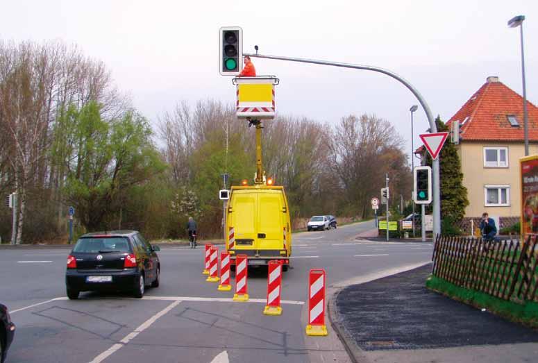 Składane tablice kierujące KSN-407 i KSN-408 Składane tablice kierujące z horizont klemmf x stanowią alternatywę dla tablic U21 i pachołków drogowych.