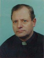 Ks. Stanisław Kos Urodził się 24 IV 1947 r. w Dulczy Małej.
