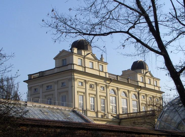 Wczoraj, dziś i jutro Wszechświata Michał Jaroszyński Obserwatorium Astronomiczne Planety, gwiazdy, mgławice Jednorodność, izotropia,