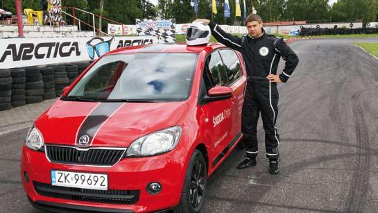 Armin Schwarz, który podczas Rajdu Portugalii ustanawia nieoficjalny rekord wé skokach rajdowym samochodem. Przeleciał ponad 70 metrów na słynnej hopie w portugalskim Fafe.