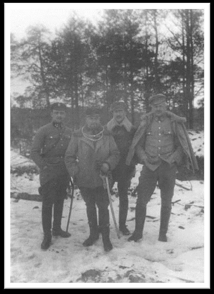 Rok 1916 - pierwszy z prawej 15 listopada 1918 roku powołany został na stanowisko szefa Oddziału II Łączności Sztabu Generalnego WP i równocześnie szefa Służby Łączności Wojska Polskiego.