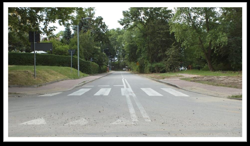 Nazwa ulicy Pułku Radio dedykowana jest pułkowi radiotelegraficznemu z okresu II Rzeczypospolitej. Część ulicy ta przebiega przez teren CSŁiI oraz teren osiedla w kierunku WKS Zegrze.