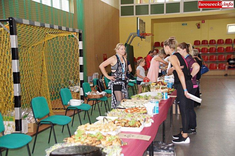 zmęczonych znakomitą ucztę. Tu oczywiście również każda złotówka zasila konto Huberta.